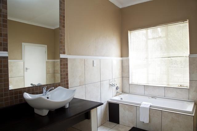 Stay-A-While Guesthouse Edenvale Exterior photo